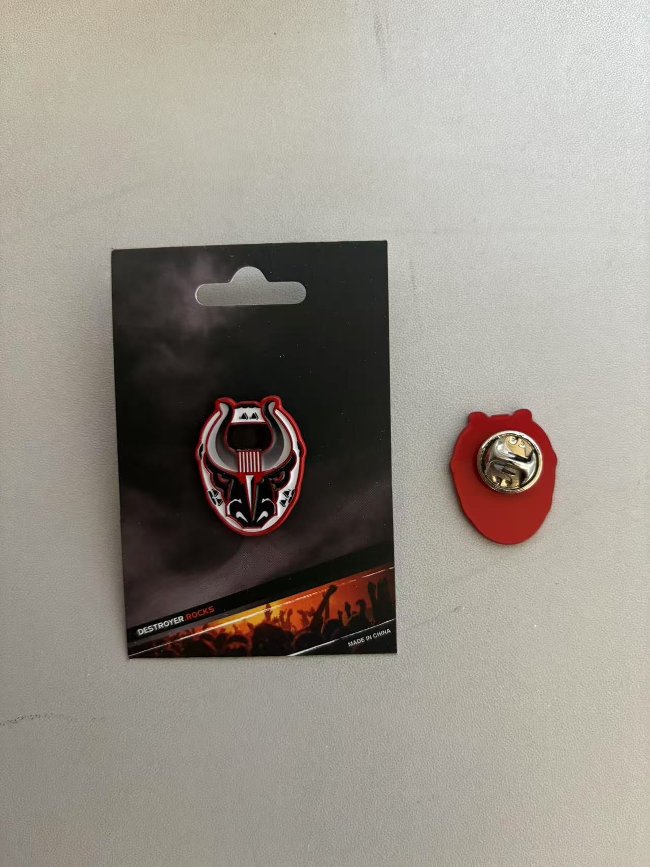 90's Bull Head Pin